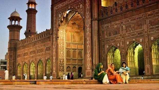 Best Luxuries Lahore Escorts: A Guide to Exquisite Companionship