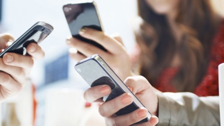 Three ways to stay entertained on your commute