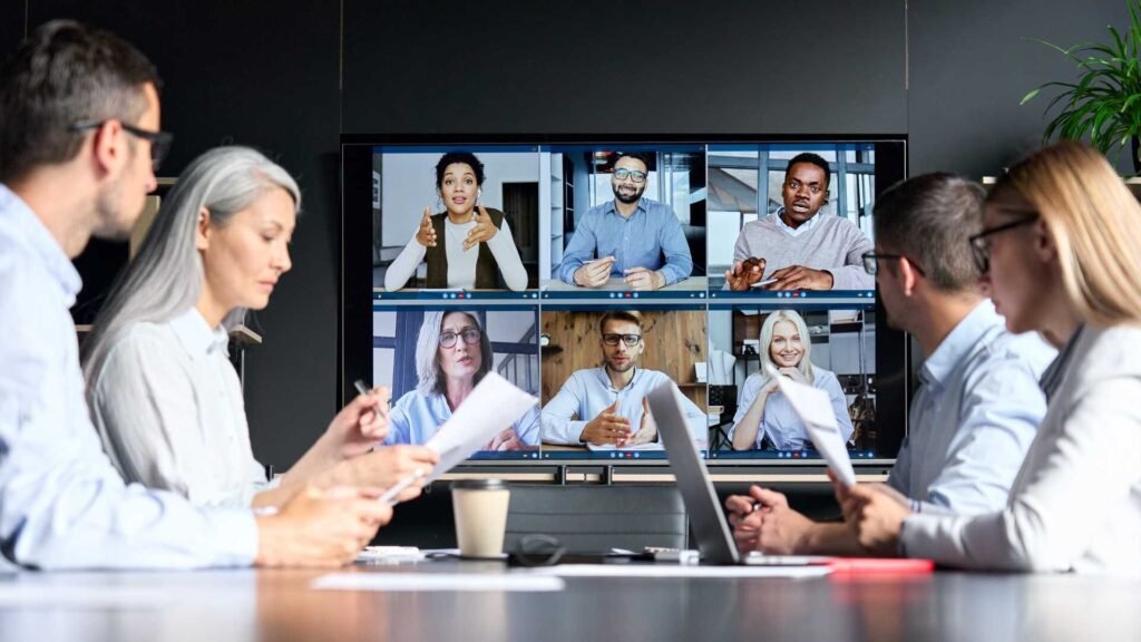 How To Lead Remote And Hybrid Teams Without Losing Out On Company ...