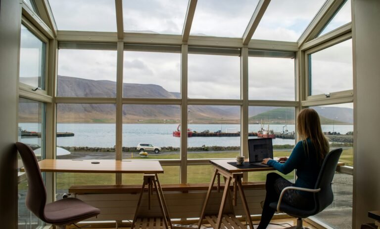 Remote Work, Real Freedom: How Travel Habits Are Being Redefined